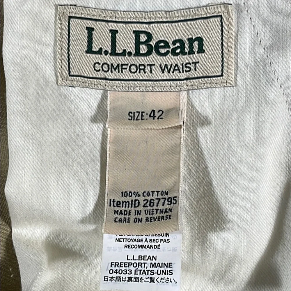 L.L. Bean mens khaki Comfort Fit flat front 8" chino shorts - size 42 - Picture 4 of 11